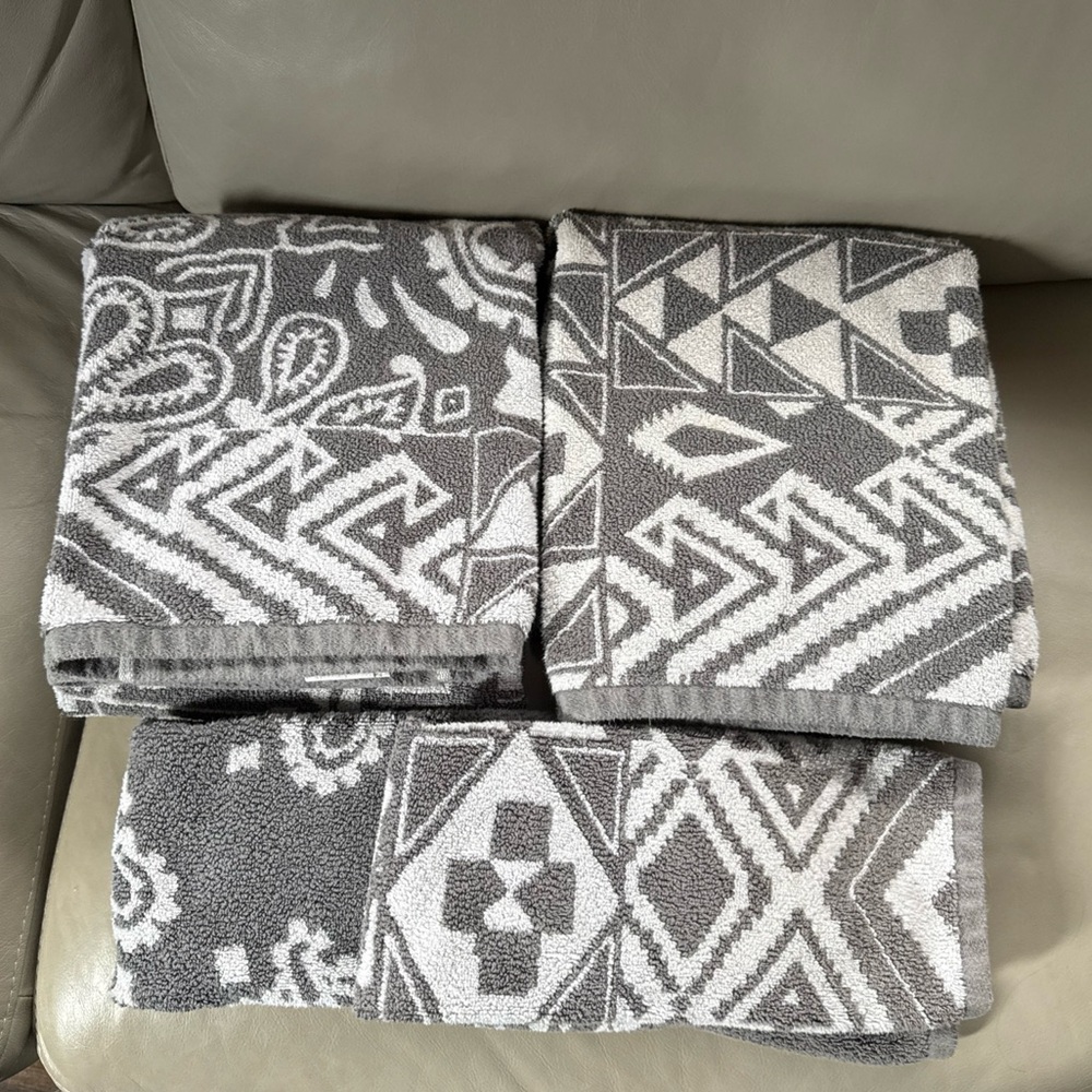 PENDLETON Jacquard 2 Hand T& 2 bath towels gray bandana paisley aztec reversible
